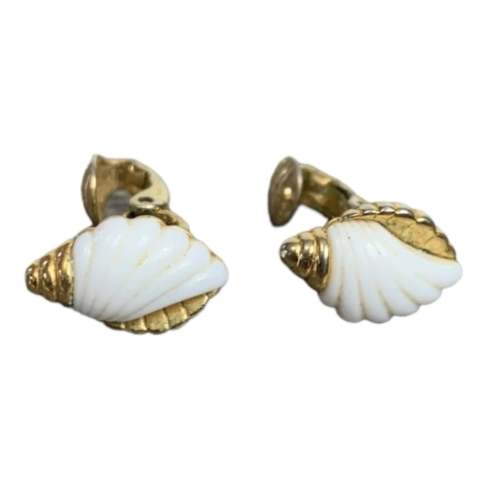 Shell Shaped Clip On Earrings Gold Tone  White Avon VTG Costal Beach Dainty